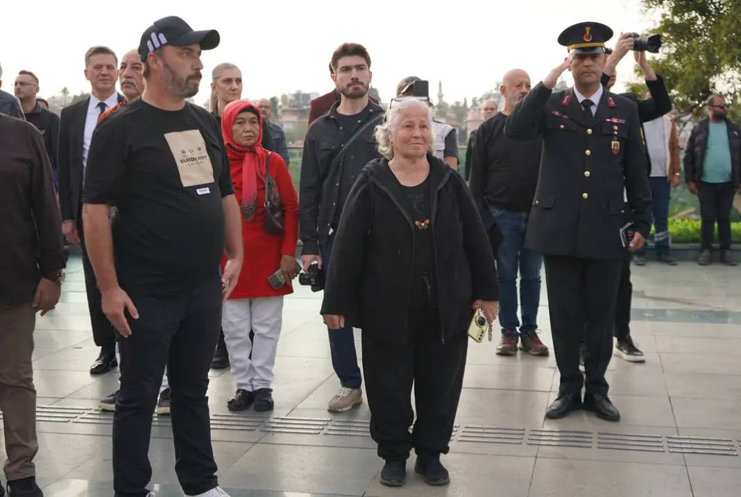 Atamıza Denizde, Karada Saygı Duruşu 3